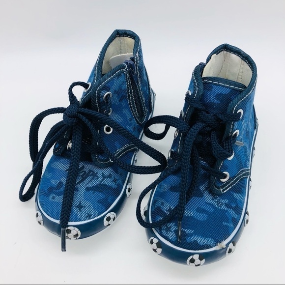LITTLE BERRY BOYS BLUE CANVAS SNEAKERS SIZE 8 - Picture 1 of 8